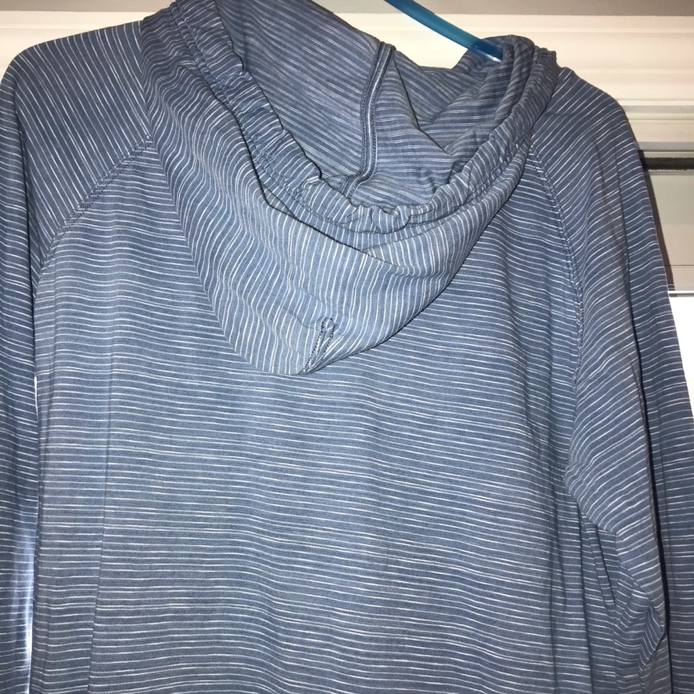 American Eagle Light Weight Pullover - image 3